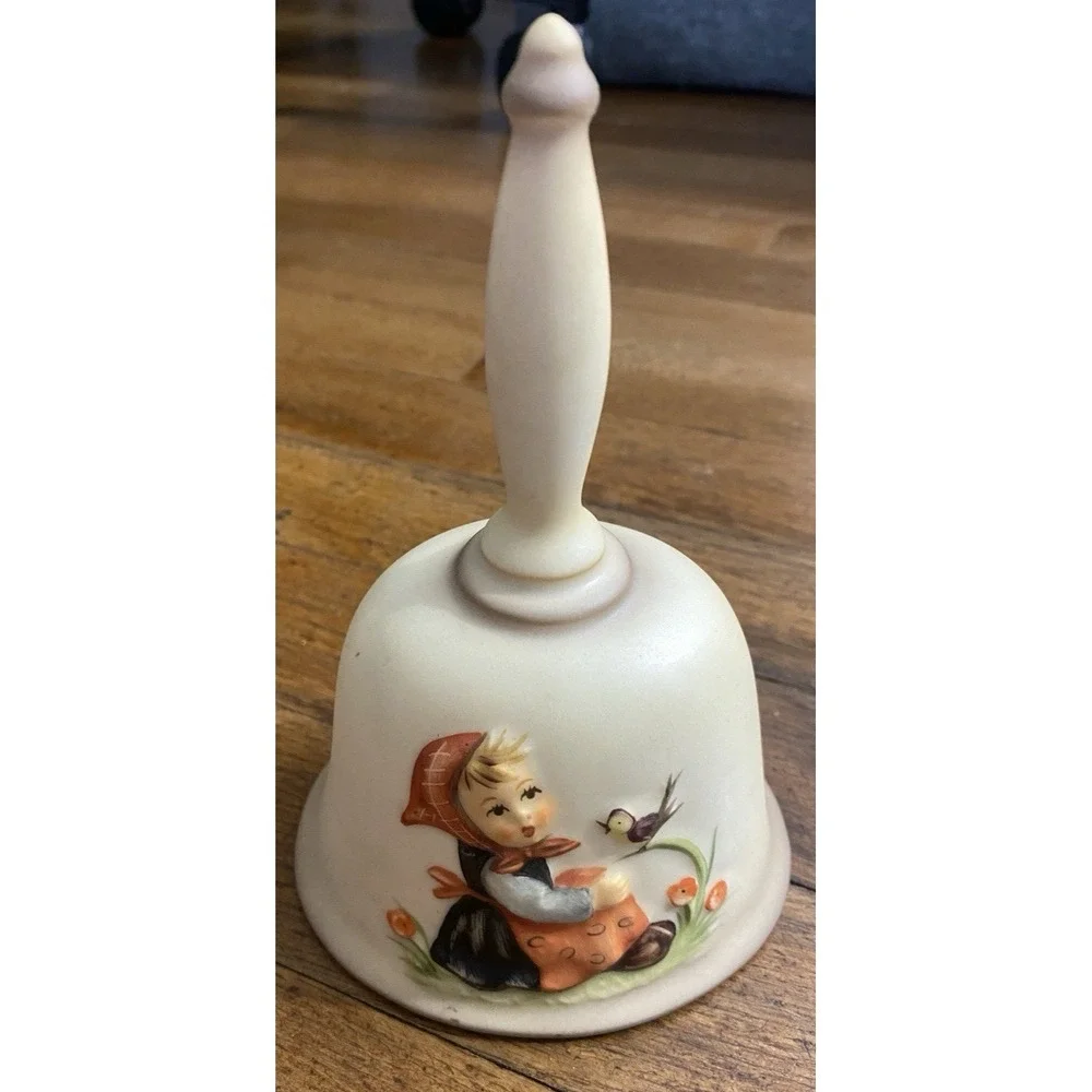 Goebel MJ Hummel Annual Bell 1981 Fourth Edition